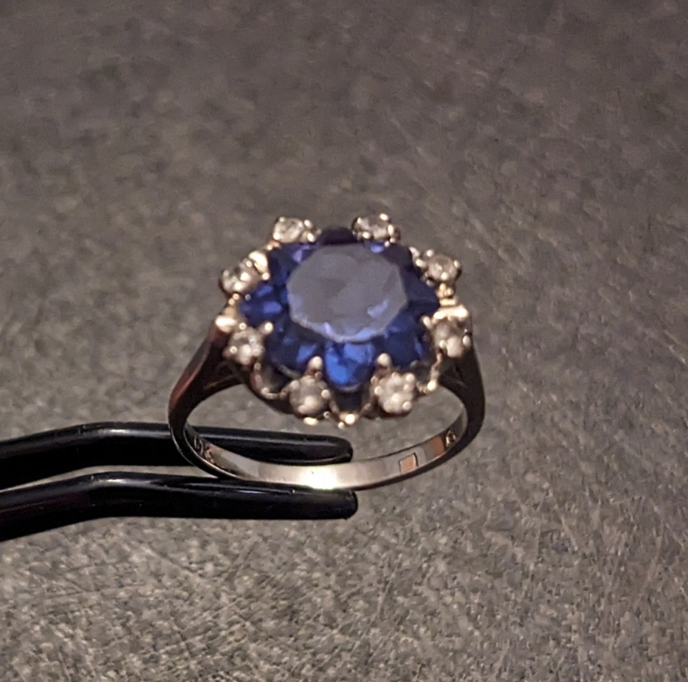 SALE! 10K Solid Gold Topaz Ring - Picture 5 of 10